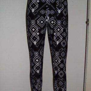 New Mix BLACK & WHITE GEOMETRIC with ARROWS Brushed Fiber Leggings